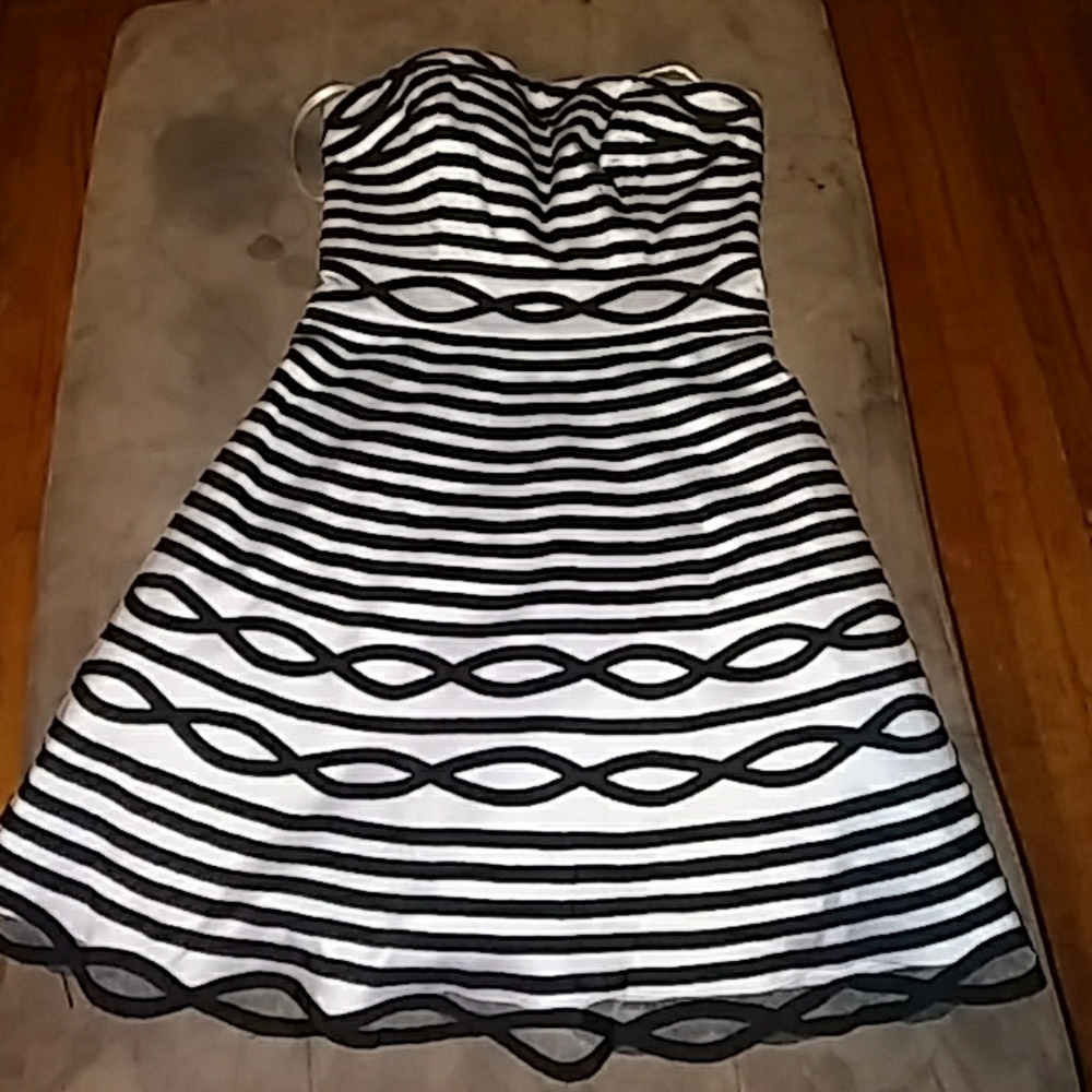 Karen Millen color-block cocktail dress

PREOWNED/